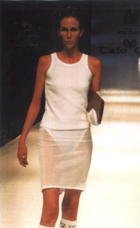 Linha do tempo: na onda dos anos 2000, é mais do que hora de lembrar de Caio Gobbi Desfile da Caio Gobbi na Casa de Criadores.