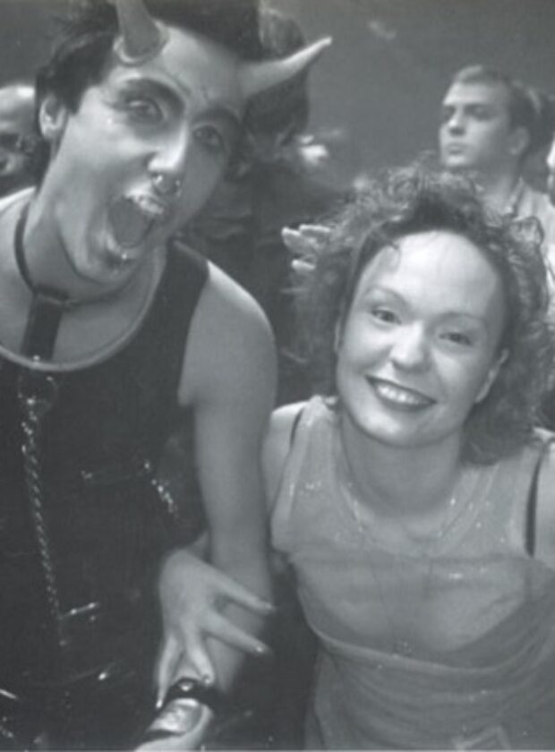 Caio Gobbi e a jornalista Erika Palomino em festa de aniversário dela, no clube BASE, em São Paulo.
