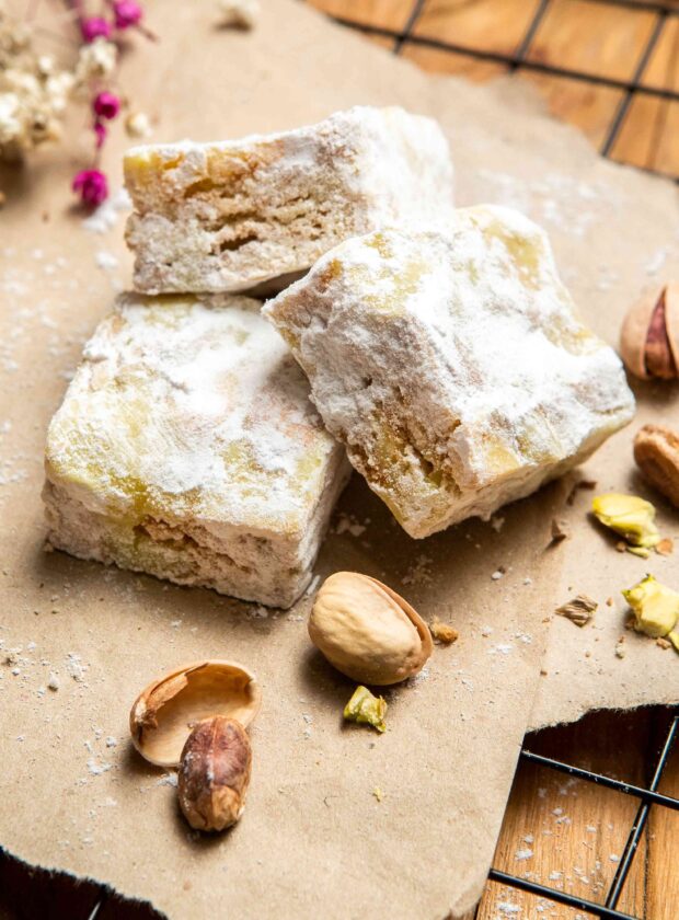 quadradinhos de doce de pistache, tipo palha italiana