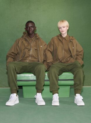 modelos com looks da collab entre Lacoste e A.P.C