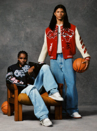 Dois modelos posam com roupas da colaboração entre Off-White e Chicago Bulls