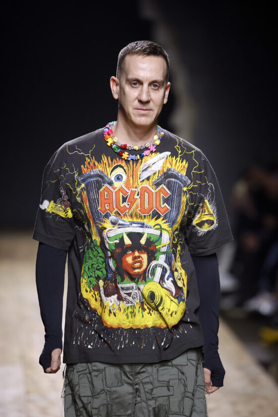 MOSCHINO テディベア トランスフォーマー　Jeremy Scott Jeremy Scott deixa a direção criativa da Moschino após 10 anos no