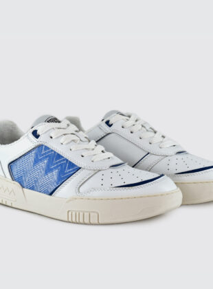 Tênis branco de cano curto com zigue-zague nas laterais da Missoni