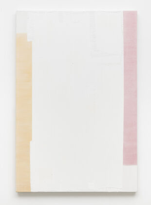 tela de celia euvaldo branca com duas faixas laterais em amarelo e rosa