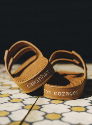 Caminhar com coragem é a nova coleção de Linus com Lela Brandão