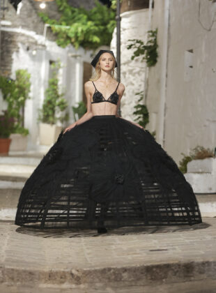 Dolce & Gabbana apresenta coleção de alta-moda 2023 em Puglia, Itália