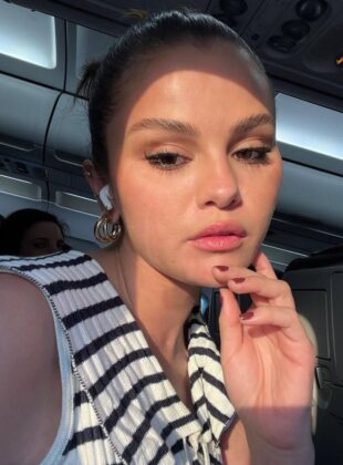 Selena Gomez esmalte marrom