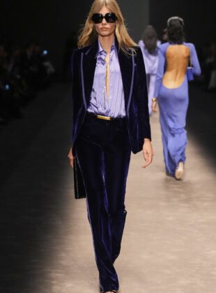 Look do desfile de verão 2024 da Tom Ford.