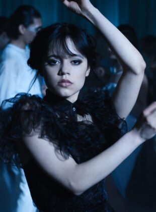 IJ4NKcyx Vestido da Wandinha look1