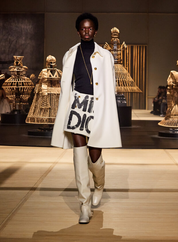 Look do inverno 2024 da Dior, desfilado na Paris Fashion Week.