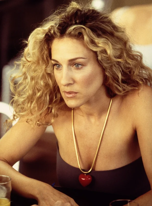 dez looks da carrie bradshaw para copiar