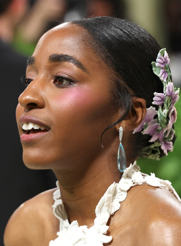 MET Gala 2024 blush pink tendência maquiagem