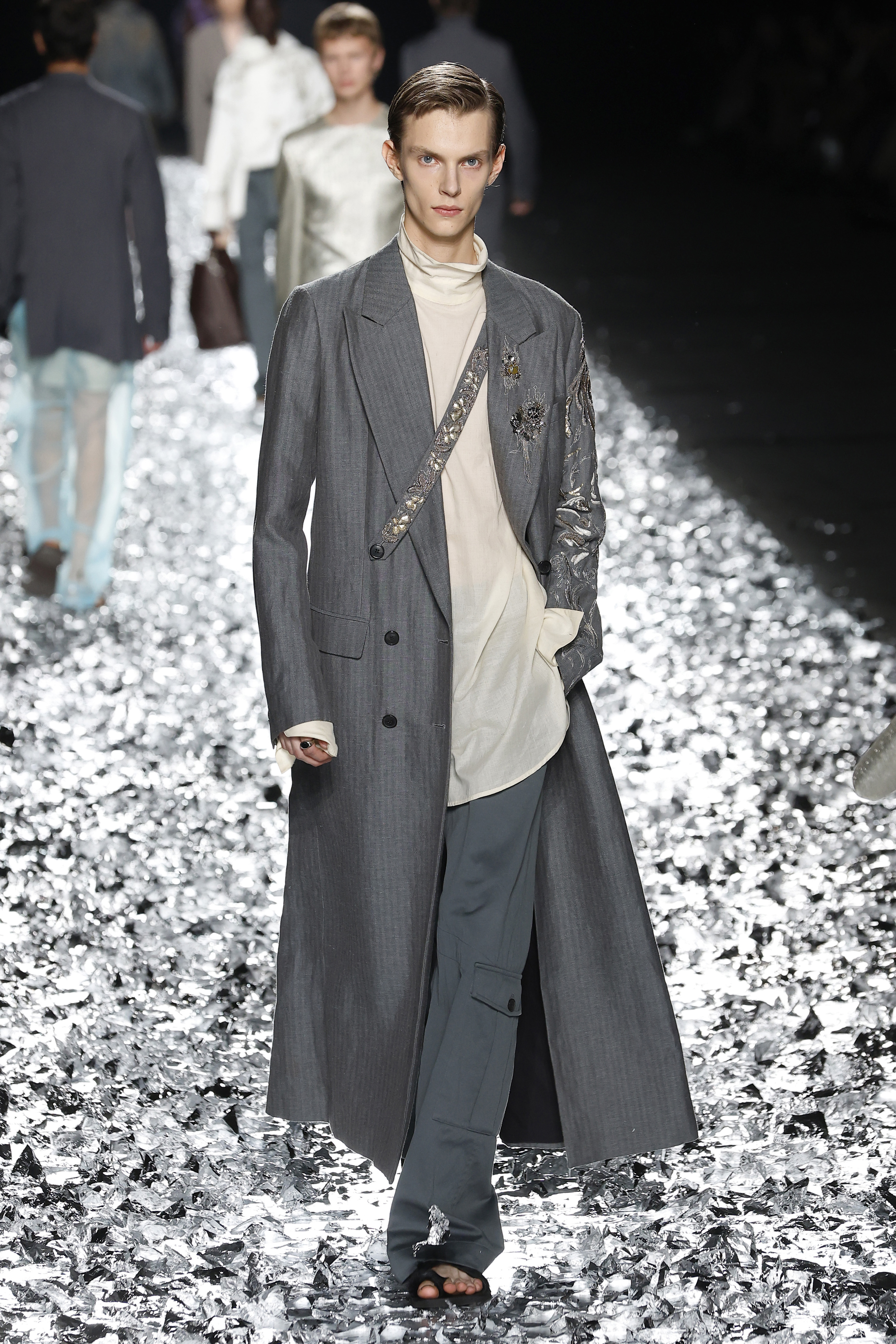 dries-van-noten-verao-2025-