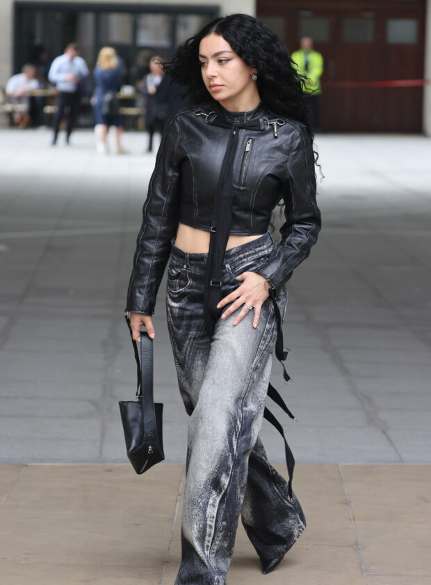 era brat: como entrar no estilo de charli xcx