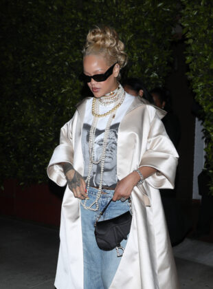 rihanna usa colar de pérolas que é o acessório tendência da vez