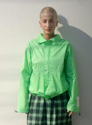 capa de chuva estilosa e outros acesssórios