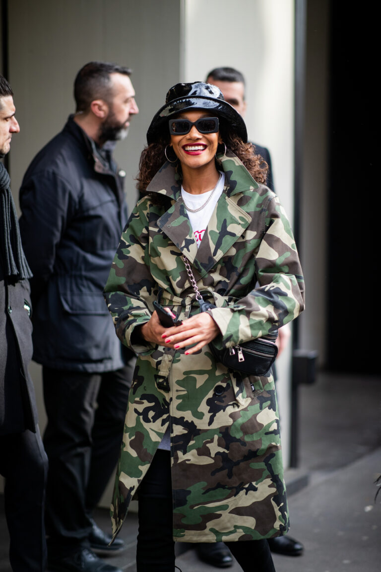 capa de chuva estilosa e outros acessórios de moda para os dias chuvosos