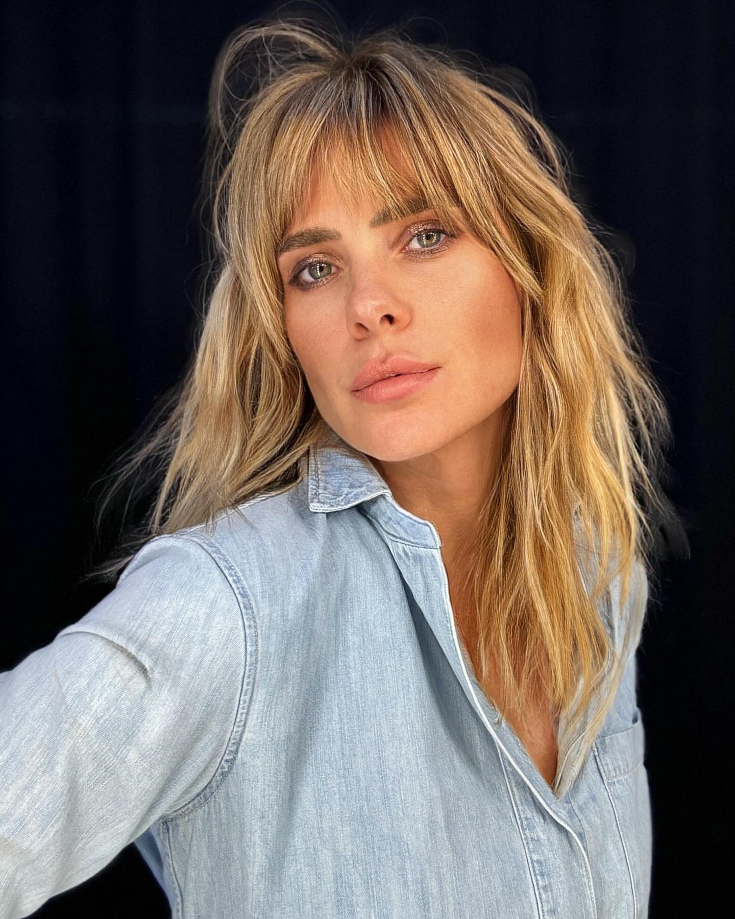Carolina Dieckmann fala sobre envelhecimento e pressão estética nas redes sociais - ELLE Brasil