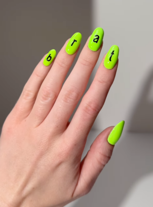unhas brat: como usar o verde de charli xcx na manicure