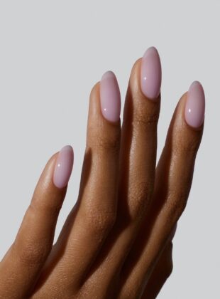 As unhas jelly nude estão virando as protagonistas da manicure unhas jelly nude