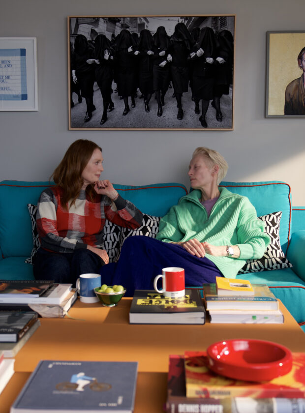 Cena de O quarto ao lado, de Pedro Almodóvar