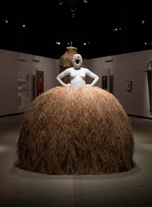 Obras de arte do Brasil e dos EUA integram exposição em São Paulo sobre ancestralidade.