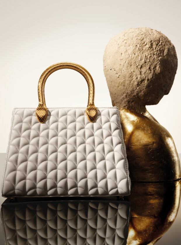 calla collection da bulgari é a primeira de bolsas e artigos de couro