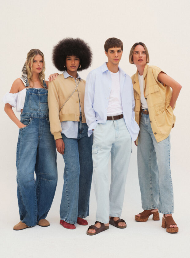 Modelos usam looks de jeans com fio reciclado da Renner.