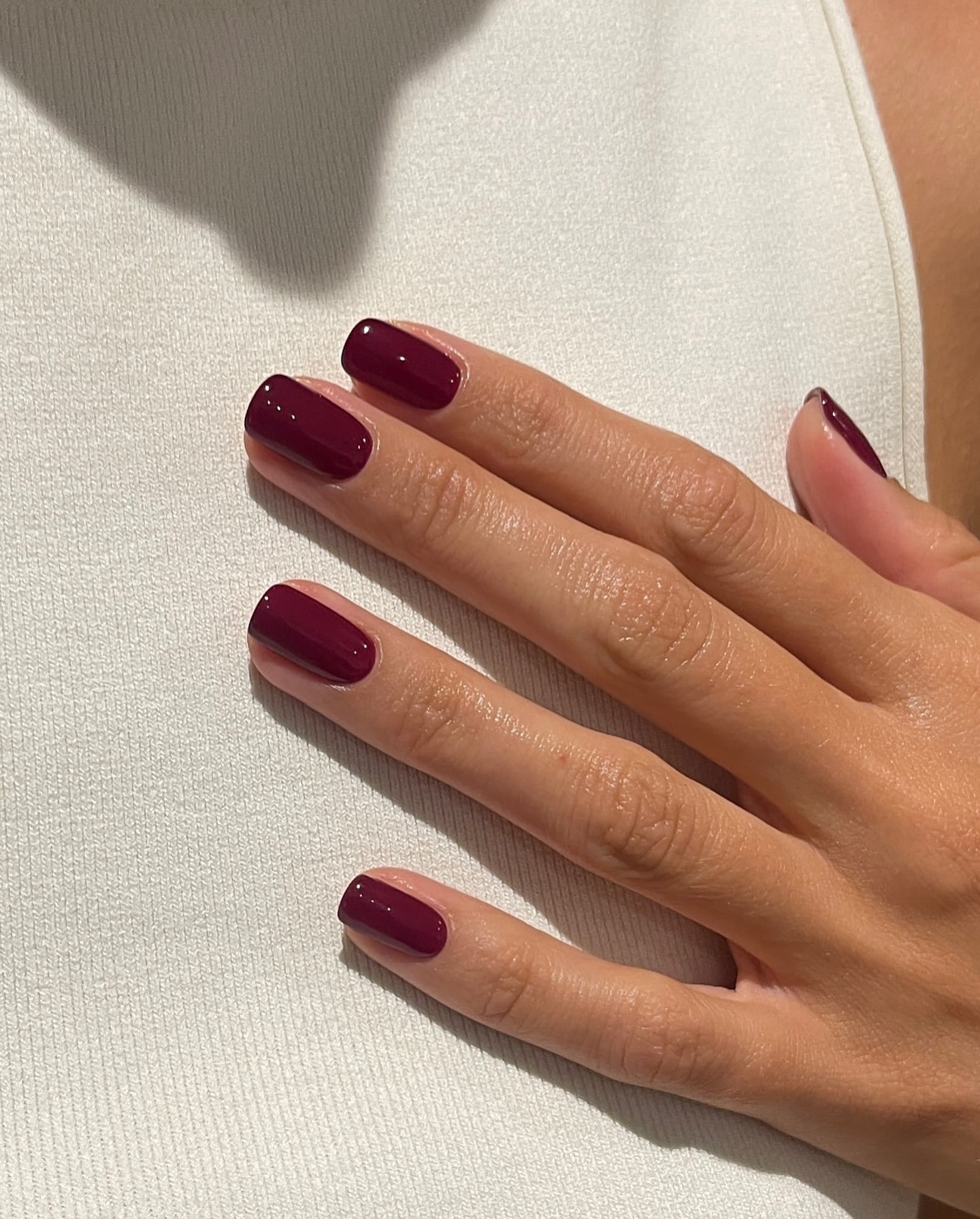 Unhas curtas e elegantes: 6 cores de esmaltes para você se inspirar ...