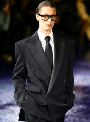 Saint Laurent: Runway - Paris Fashion Week - Womenswear Spring-Summer 2025