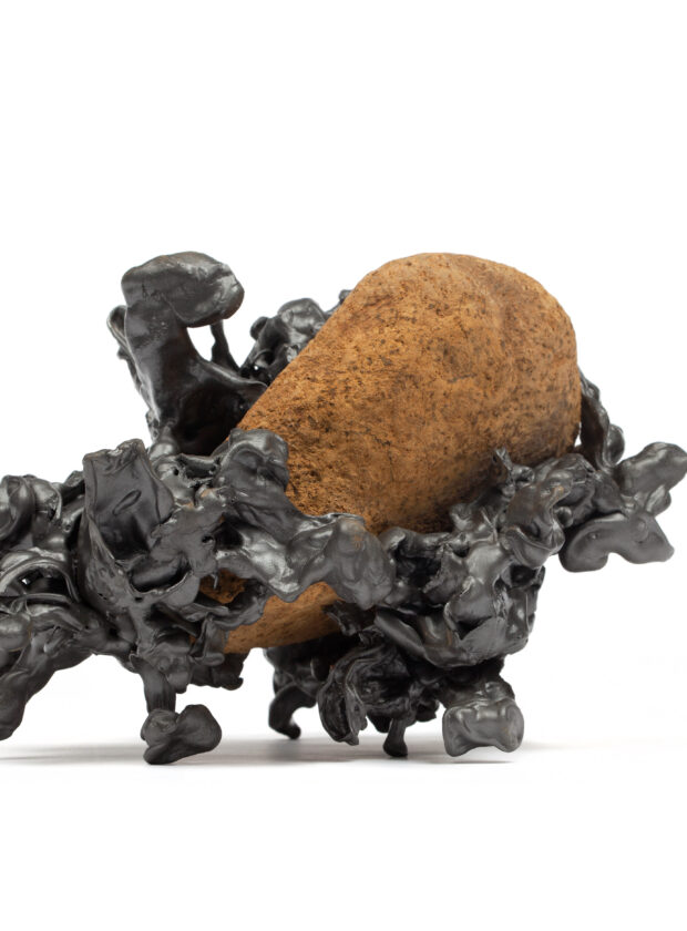 Humberto Campana abre nova exposição em São Paulo, na Luciana Brito.