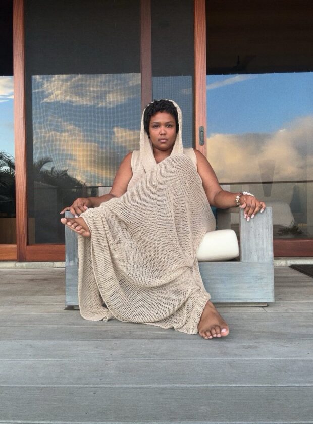 Lizzo usa Ateliê Mão de Mãe