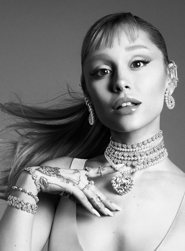 Ariana Grande lança coleção cápsula com Swarovski