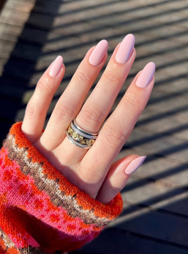 rosa bailarina é a próxima cor de unha elegante