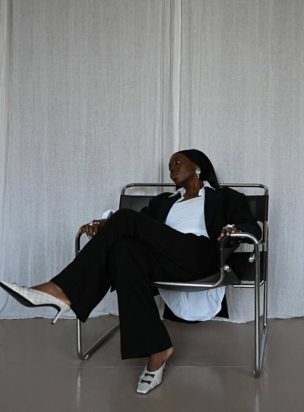 sapatos elegantes para looks de trabalho em escritório