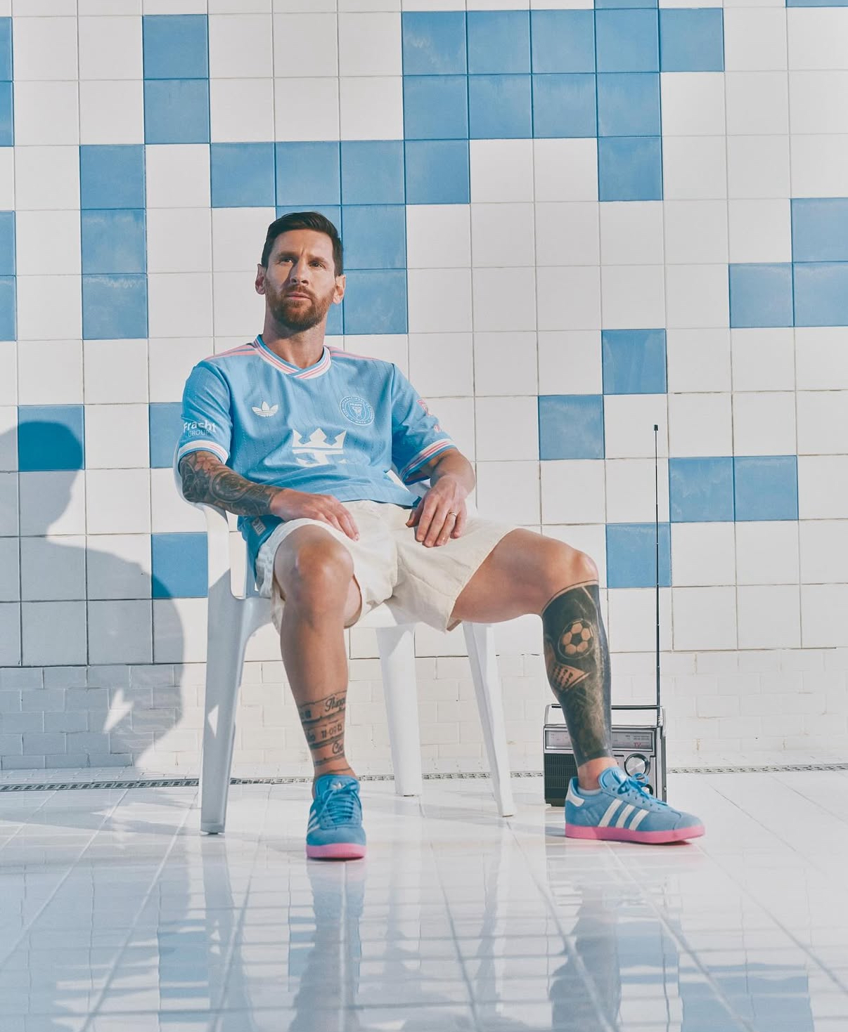 Moda e futebol: 5 collabs entre marcas e clubes que estão dando o que falar Moda e futebol jun25 adidasInter2