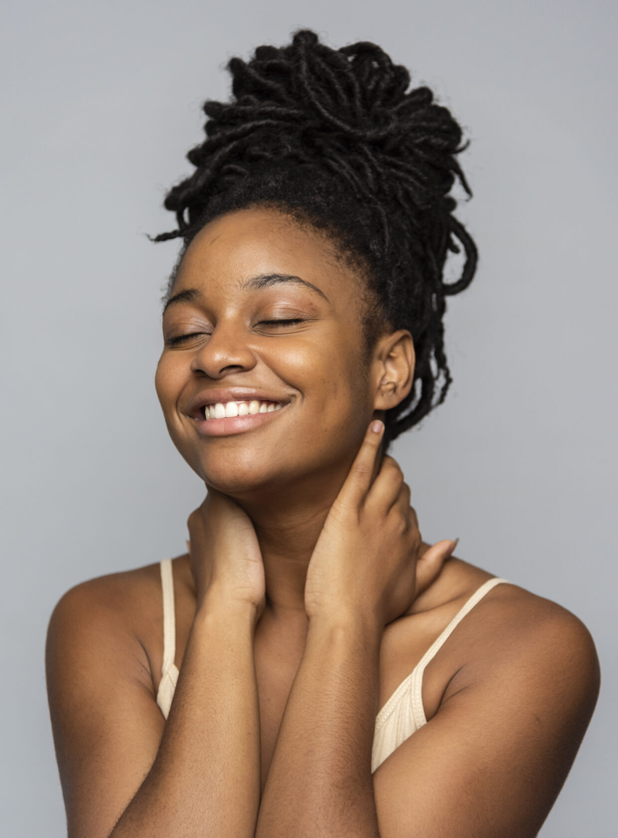 Bioestimuladores de colágeno: o que é o tratamento que promove a firmeza da pele sculptra, ellansé e radiesse: quais são os bioestimuladores de colágeno?