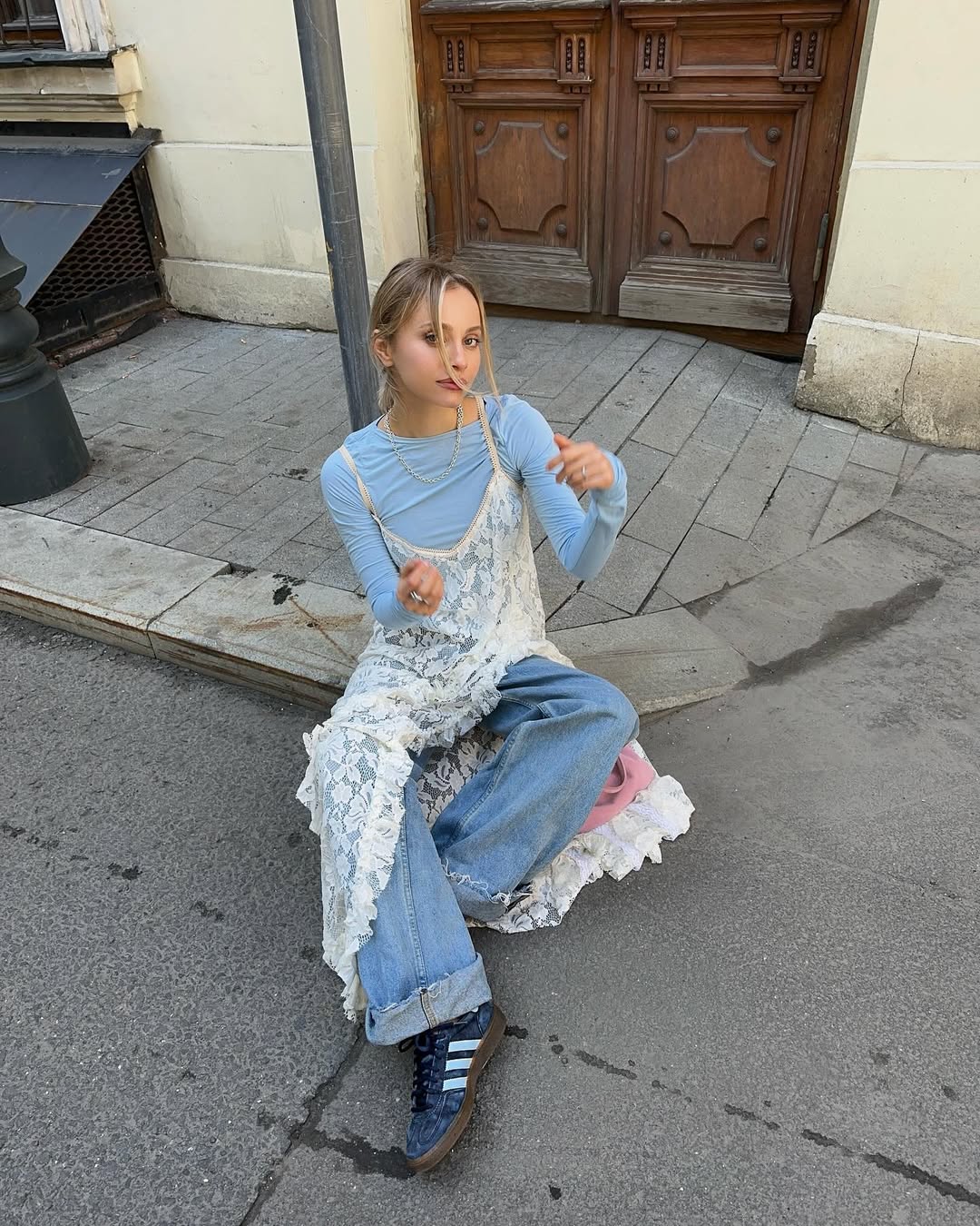 6 looks com calça jeans que passam longe do básico lanaleory-looks-com-calça-jeans-que-fogem-do-básico