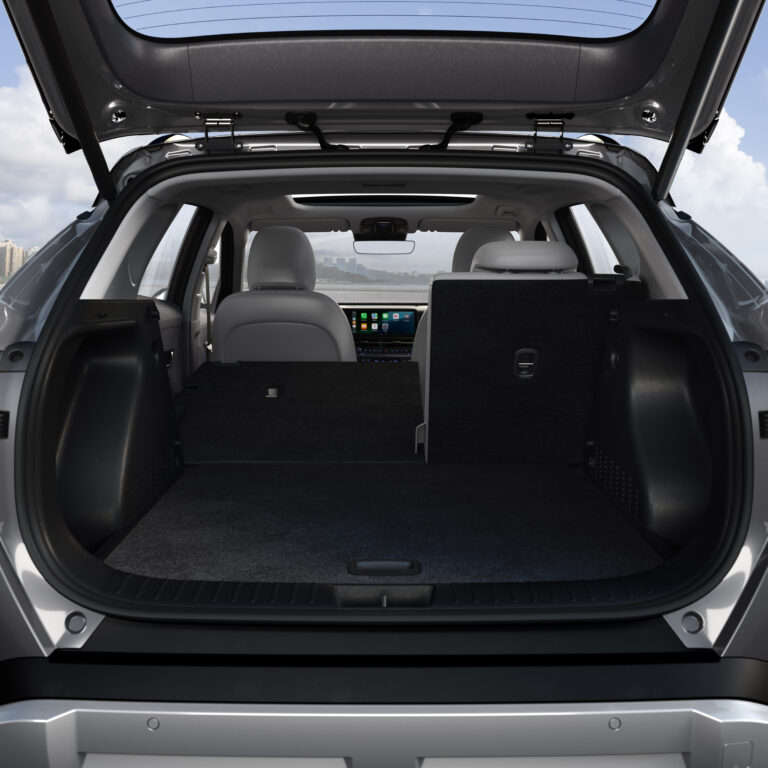 31 Hyundai Kona Signature HalfFolded Gray2tone