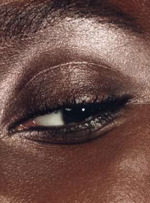 maquiagem com sombra prata