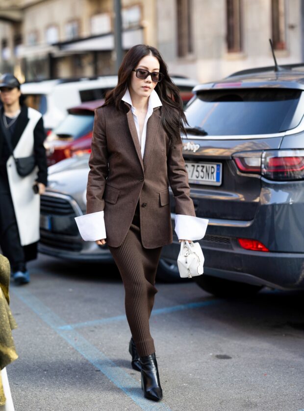 Looks com saia midi justa