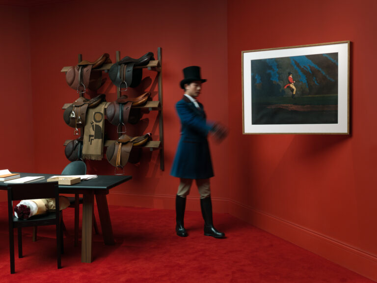 Moda e jogos 05. The Grooms inspire the guests turned Hermes detectives to solve the mystery together ©LIU Shuwei