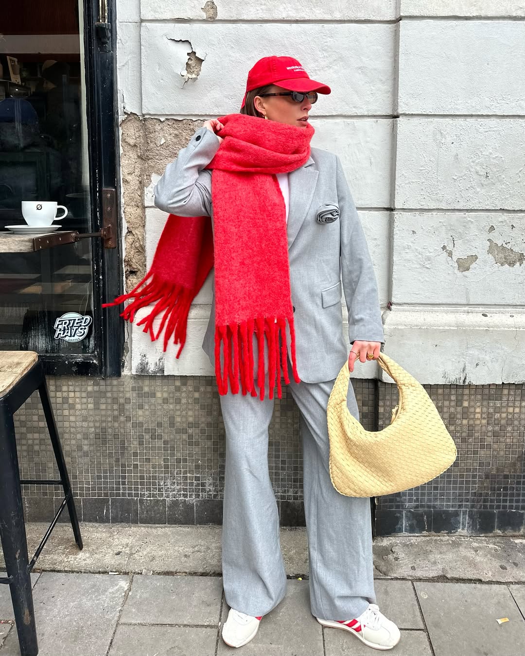Os looks com cachecol que salvam qualquer visual looks com cachecol