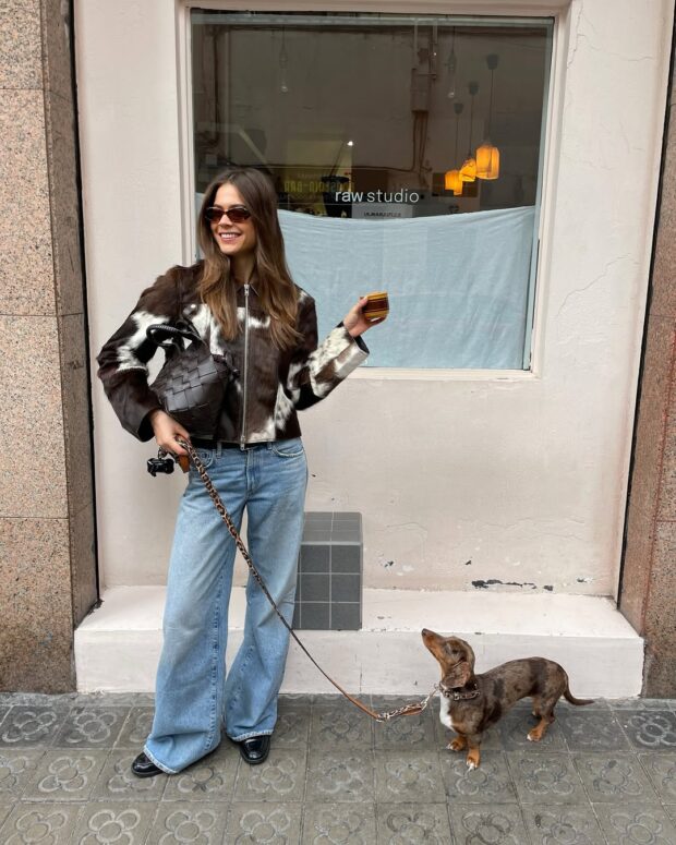  calças jeans largas em looks elegantes 