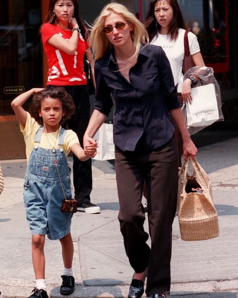 o estilo de carolyn bessete-kennedy é a cara do minimalismo da moda dos anos 1990