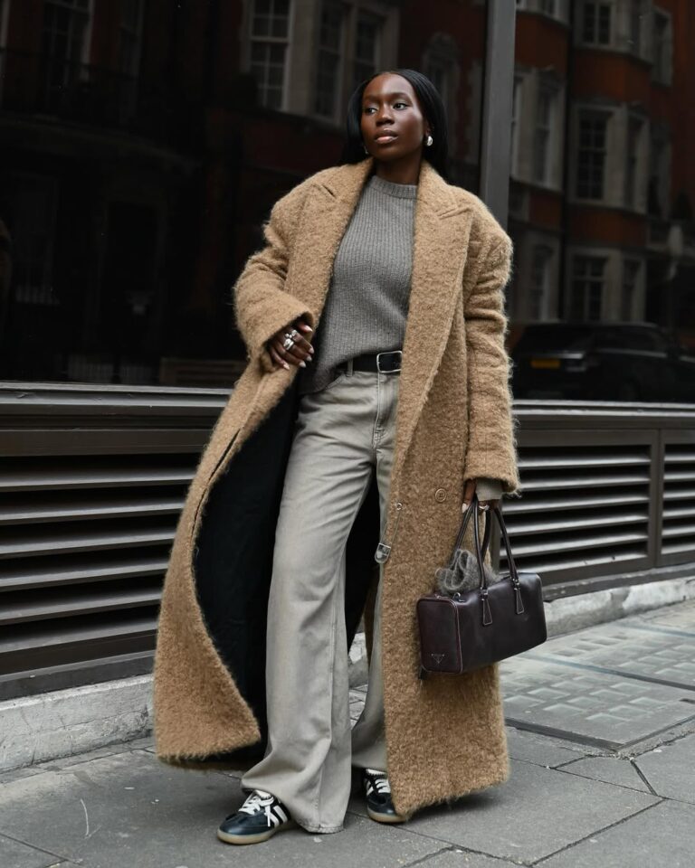 Os looks com casacos felpudos são os favoritos da vez