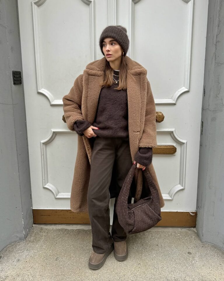 Os looks com casacos felpudos são os favoritos da vez