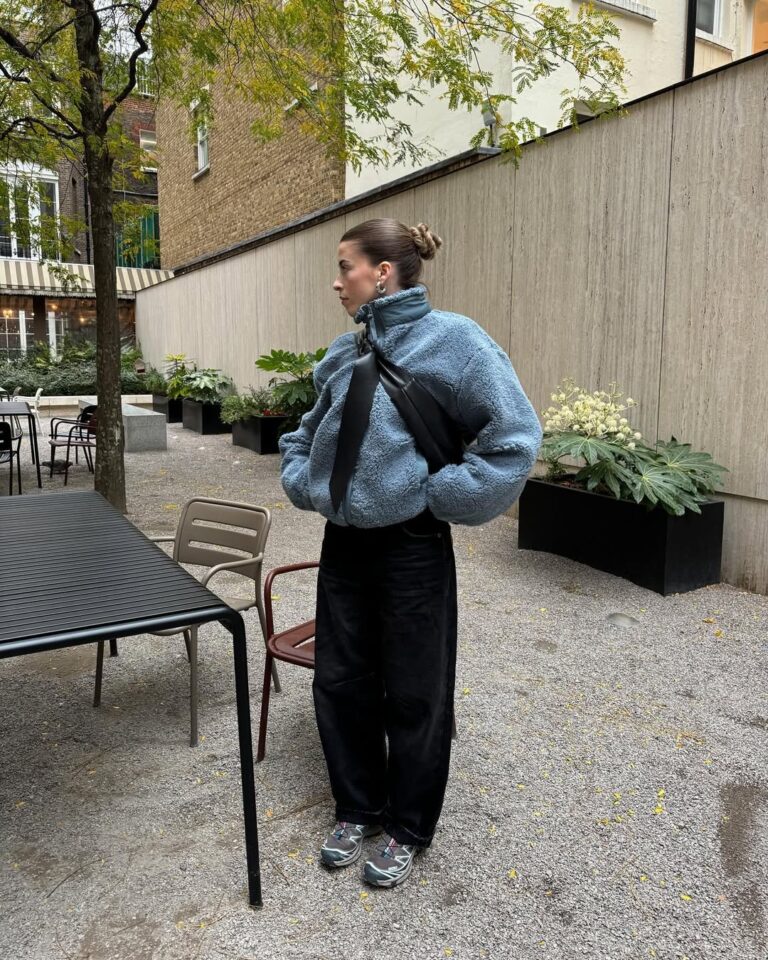 Os looks com casacos felpudos são os favoritos da vez