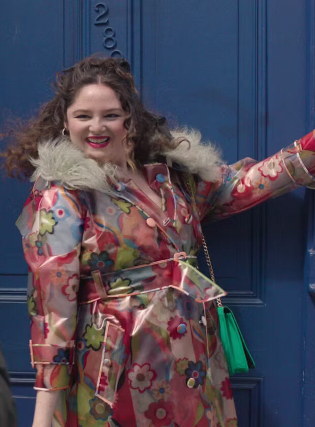 megan stalter em too much 04