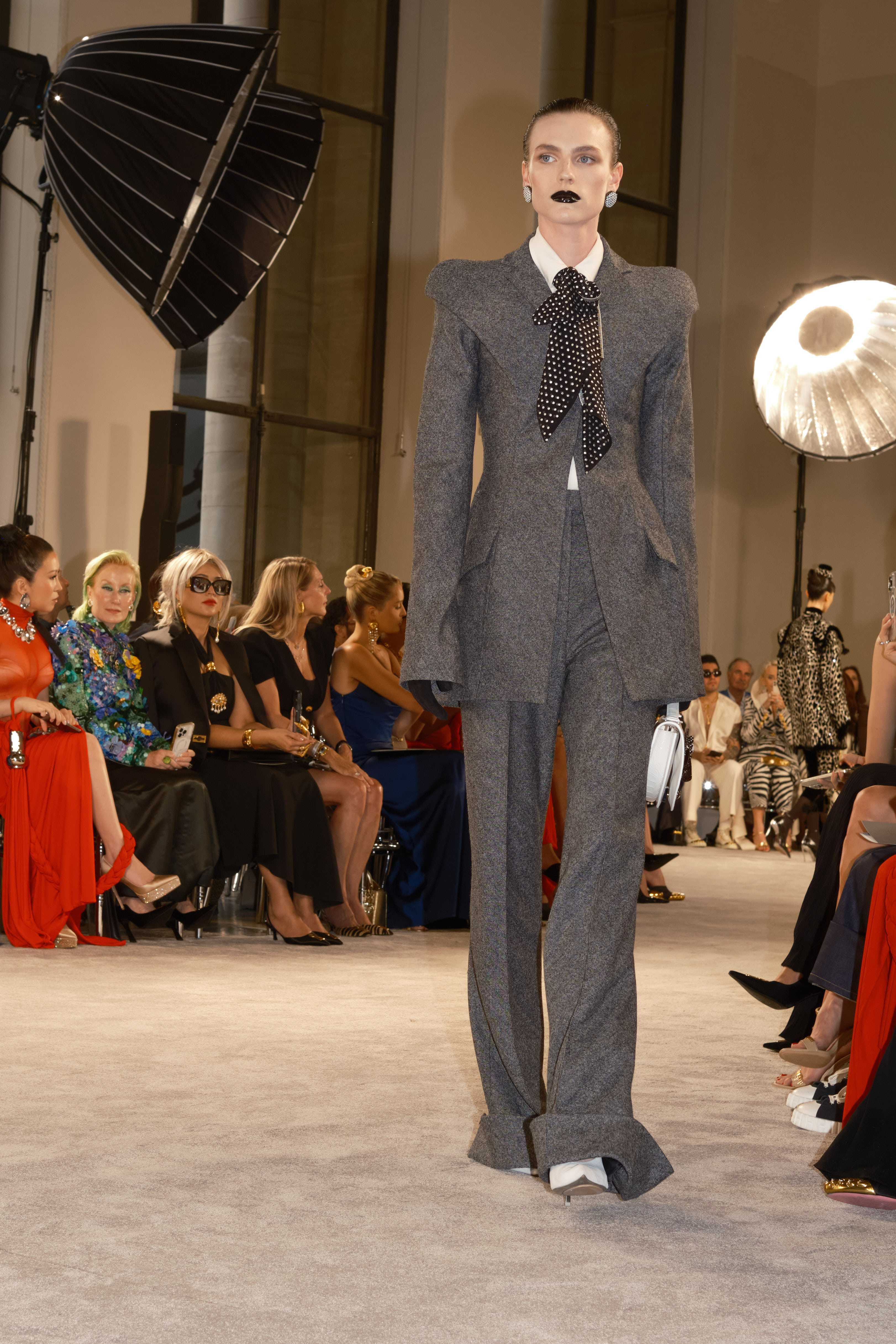 5 tendências de alta-costura de inverno 2025 tendencias de alta costura inverno 2025 SCHIAPARELLI HC FW2526 LOOK 10 0057